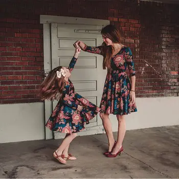 Matka dcéra šaty 2019 Vintage Kvetinový A-line Mini Šaty Mama a dcéra šaty oblečenie Matka a dcéra oblečenie C0384